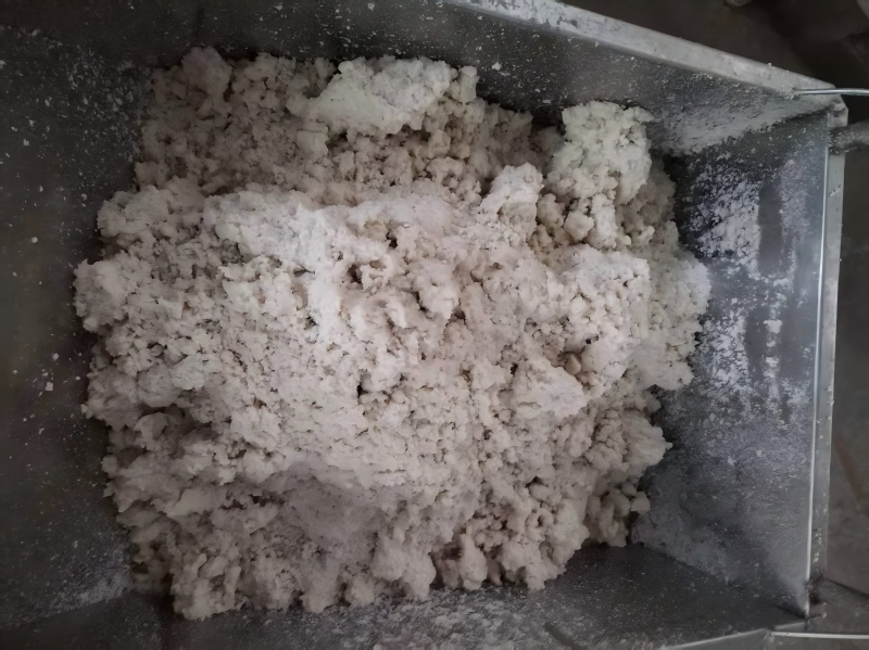 Dewatered sweet bean paste solid phase after centrifuge processing