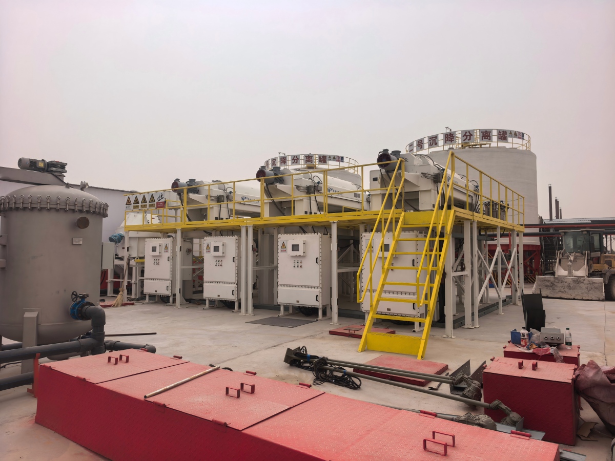 Skid-mounted oil sludge three-phase separation system after installation