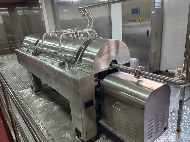 LW350×1435C decanter centrifuge installation at food production facility